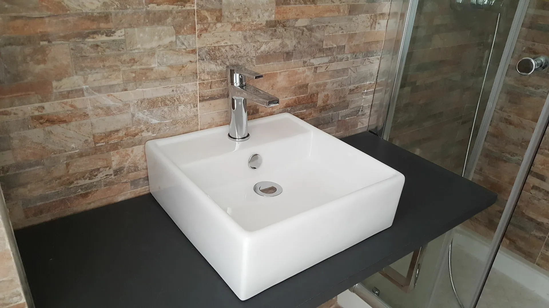 Lovely Renovated 5Pax Apt In The Heart Of كان شقة
