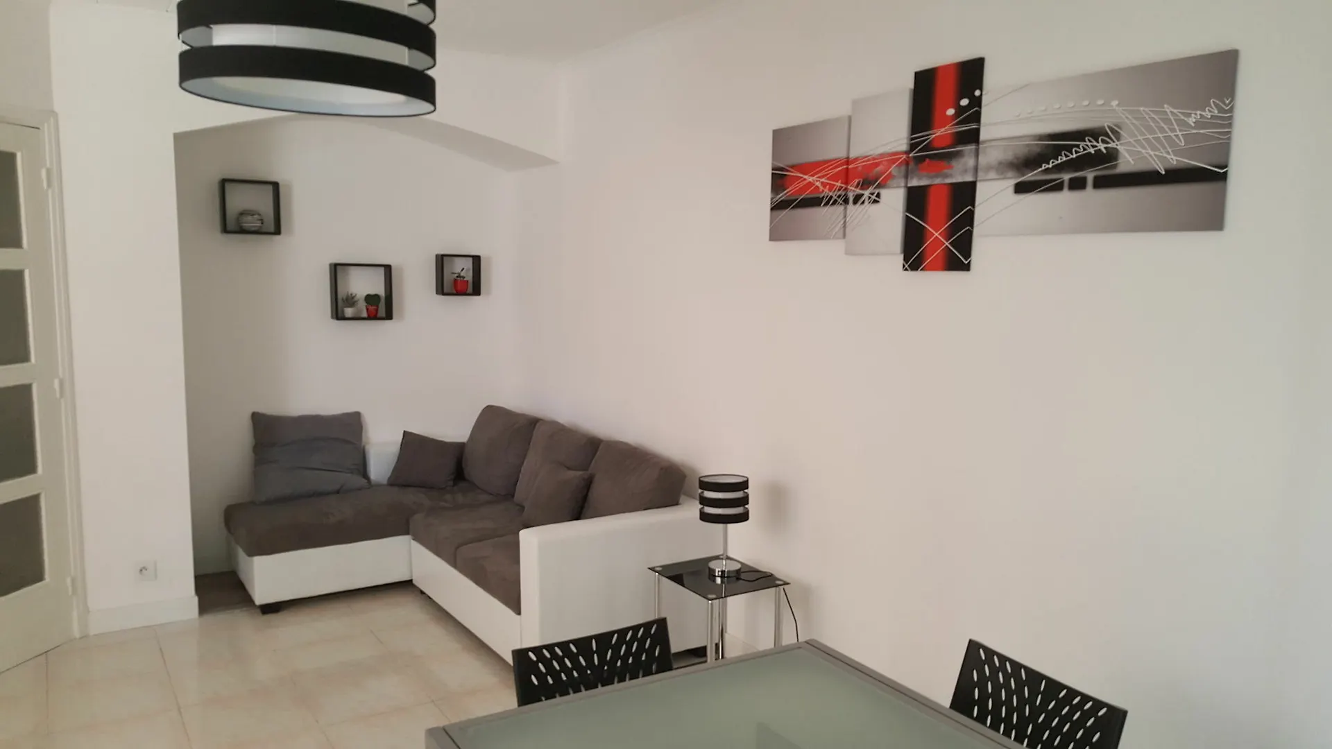 Lovely Renovated 5Pax Apt In The Heart Of 칸느 아파트